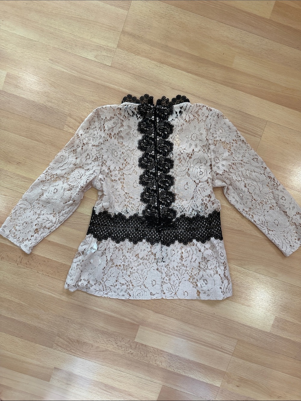 ZARA top size XS lace high neck cream black peplum runs small in my opinion - Picture 2 of 9